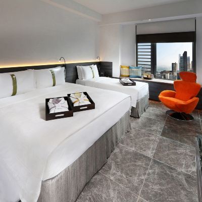 尊貴三人家庭房（早晨Coffee+ 4小時港式下午茶） 香港皇悅卓越飯店（尖沙咀店）優惠