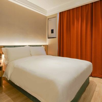 高級大床房-（新風系統.森林般享受） 秋果飯店（北京東直門雍和宮簋街店）優惠