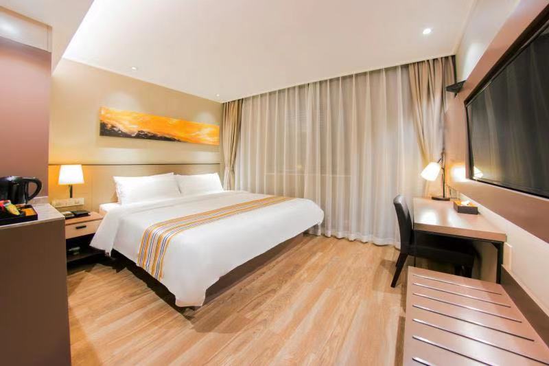 高级大床房（莱芬吹风机）