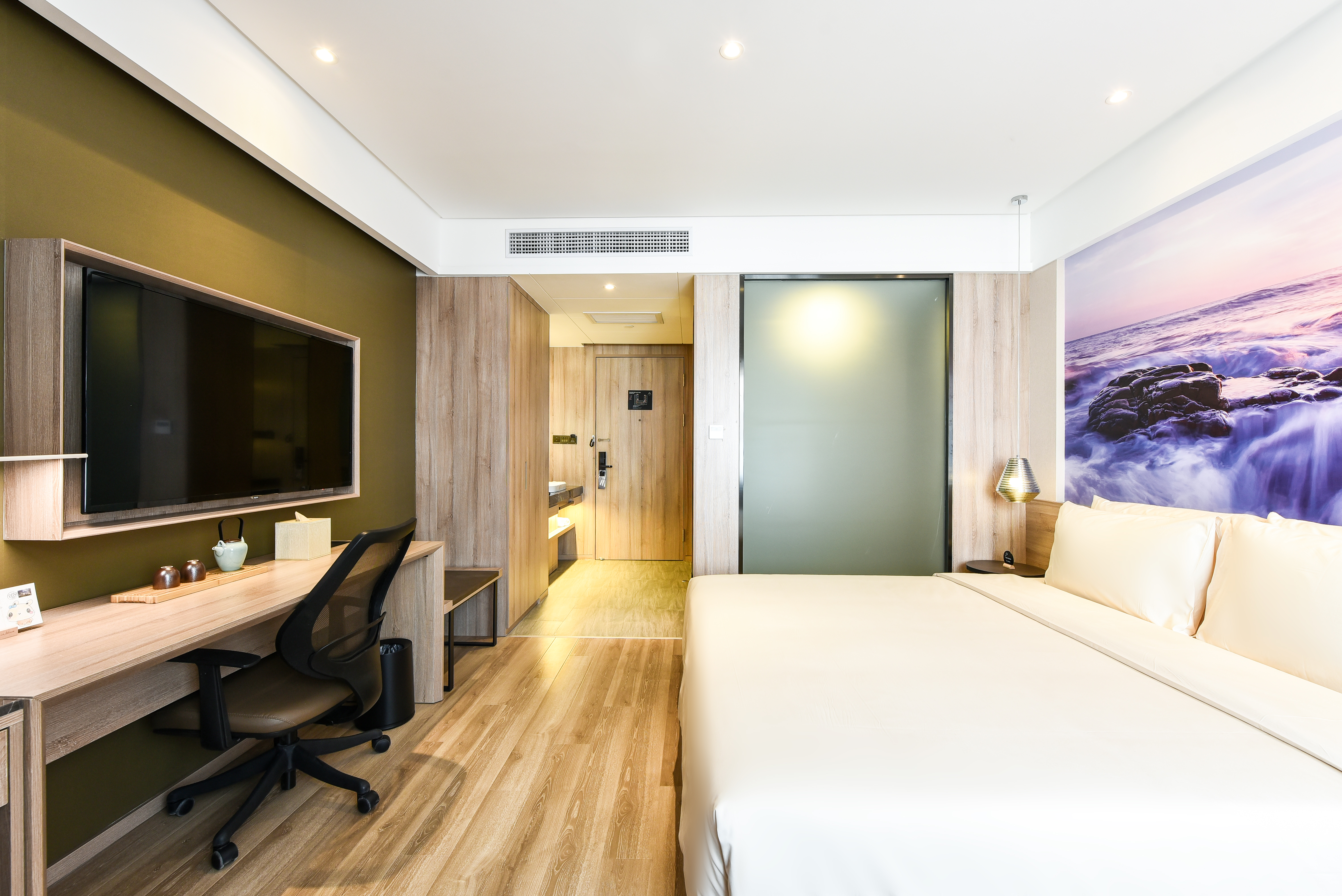 高级大床房（小冰箱+手机投屏）