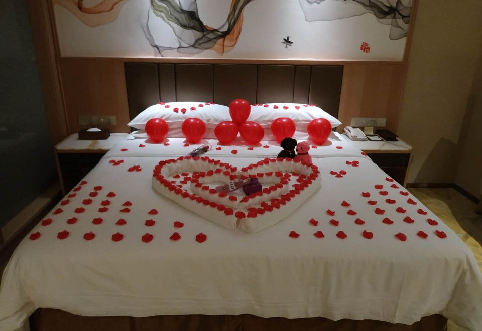 Romantic Couples' Room
