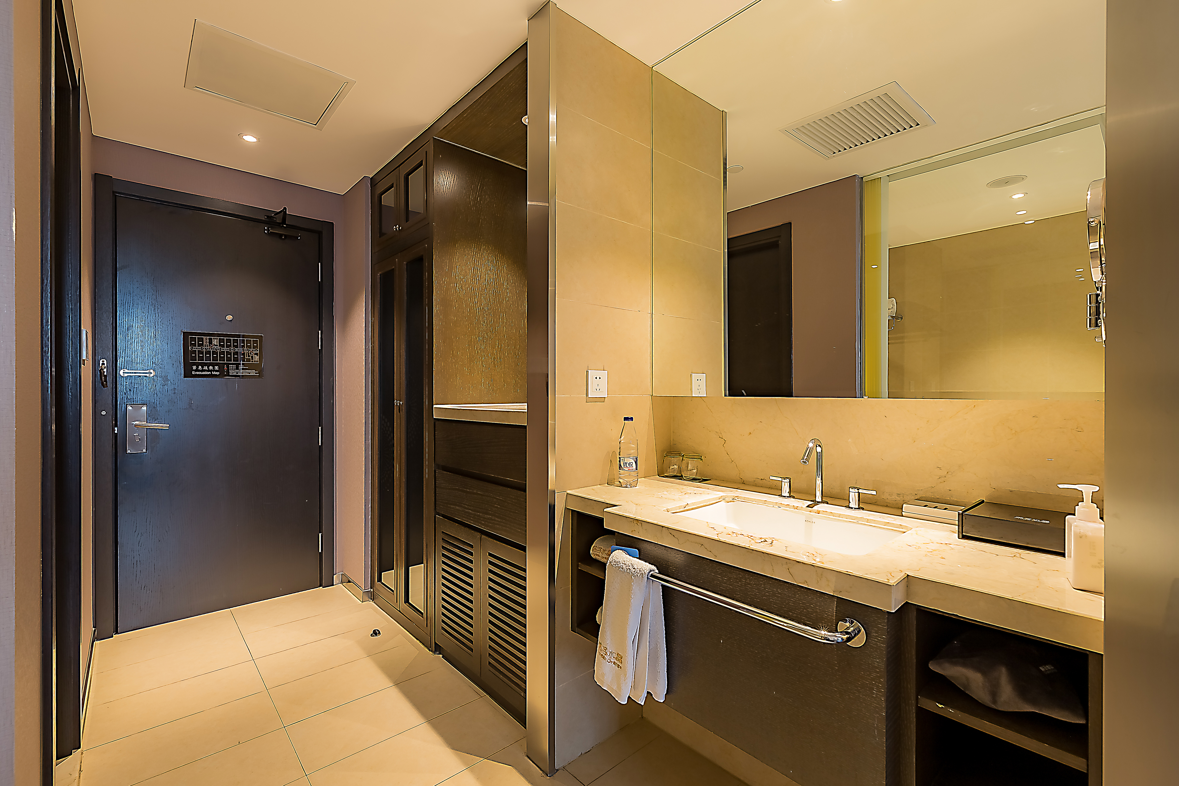 水晶豪华家庭套房（电视投屏+小冰箱）