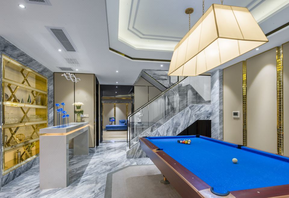 蝶型四房两厅别墅