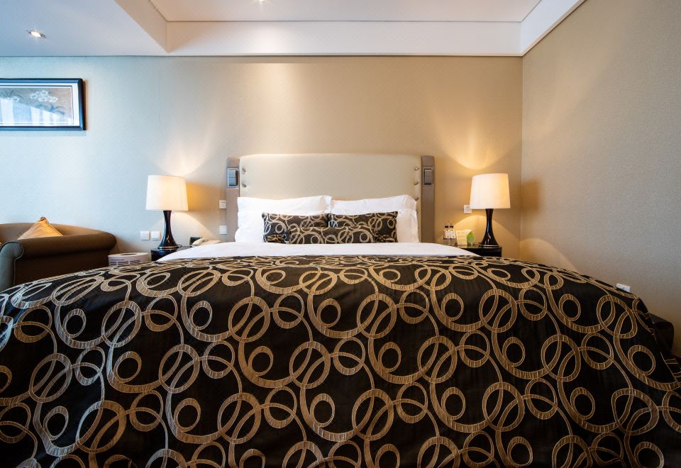 Hua Bin International HotelBusiness Queen Room