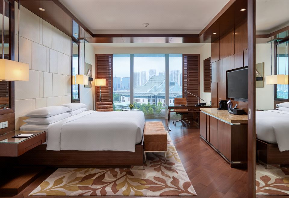JW Marriott Hotel HanoiDeluxe King Lake View, Guest Room, 1 King Bed
