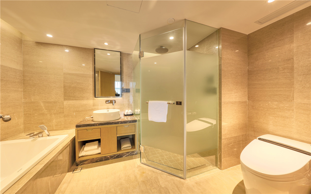 精选套房「尊享接待沙发组+宽体独立浴缸+静音智能马桶」