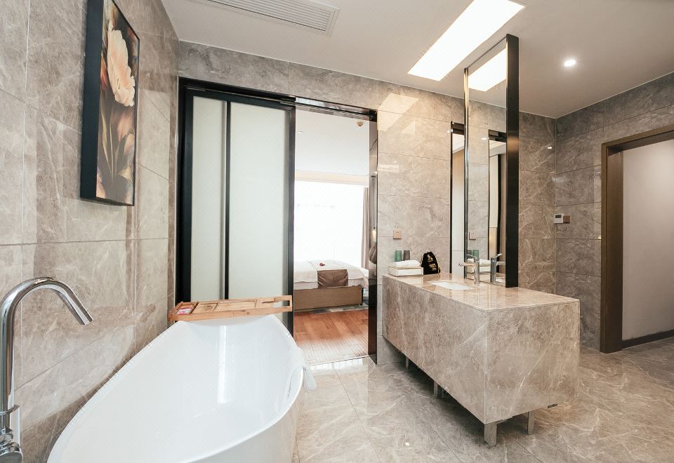 豪华套房（浴缸+浴袍）