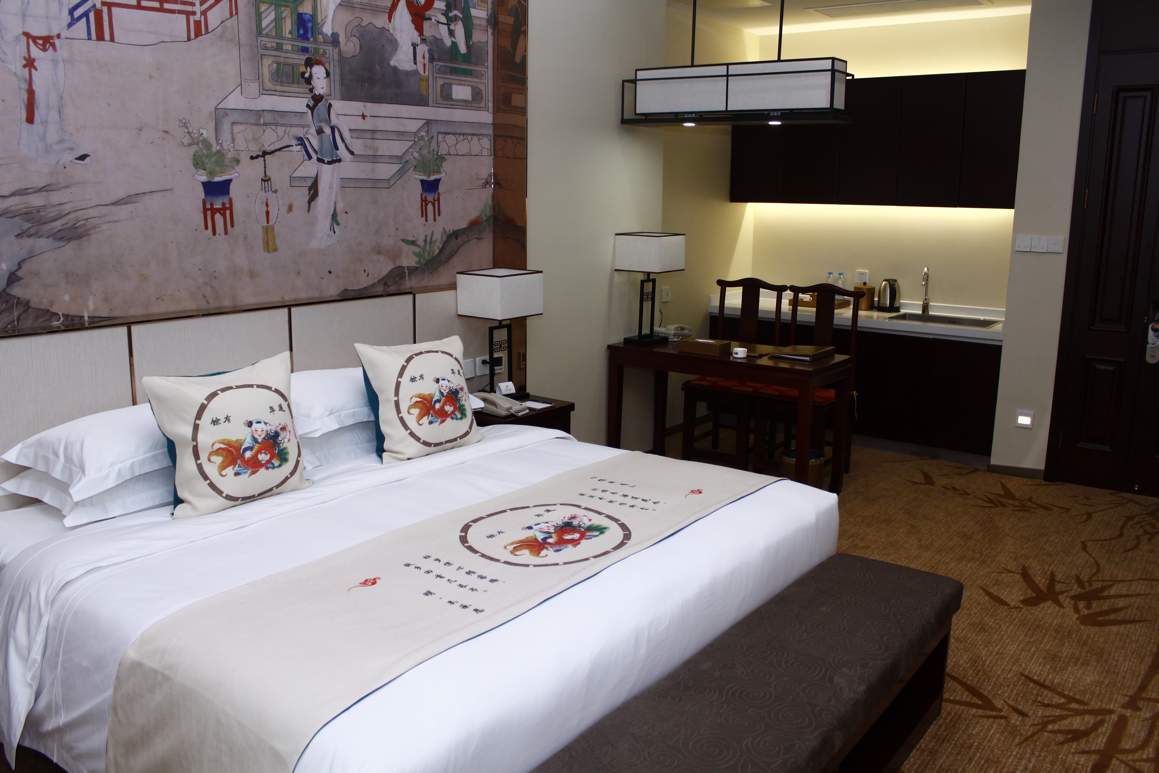 行政河景大床房