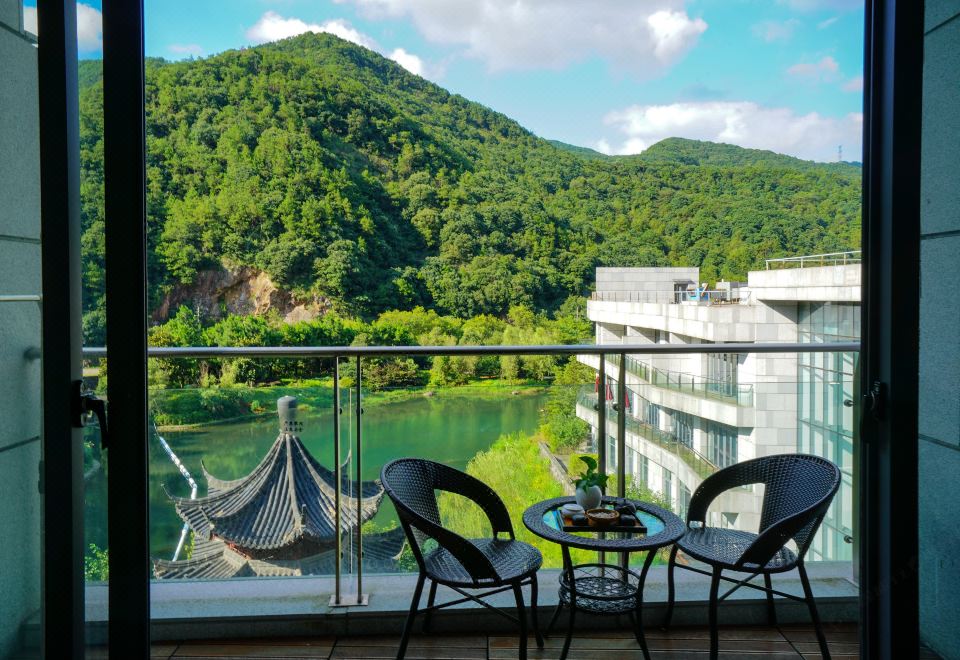 豪華水景陽台大床房