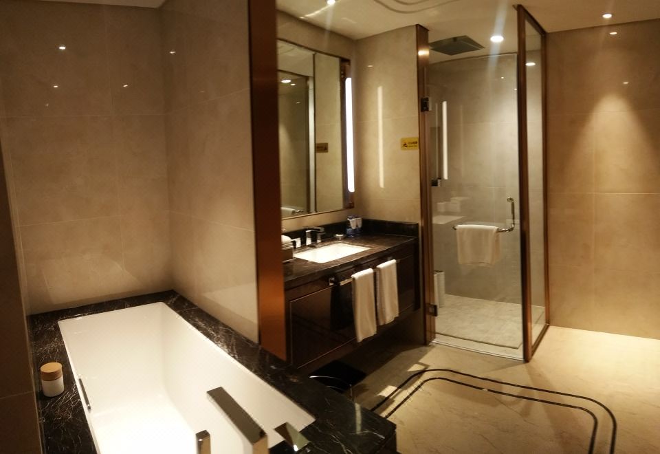 豪华大床房（双洗手间+小会客厅）