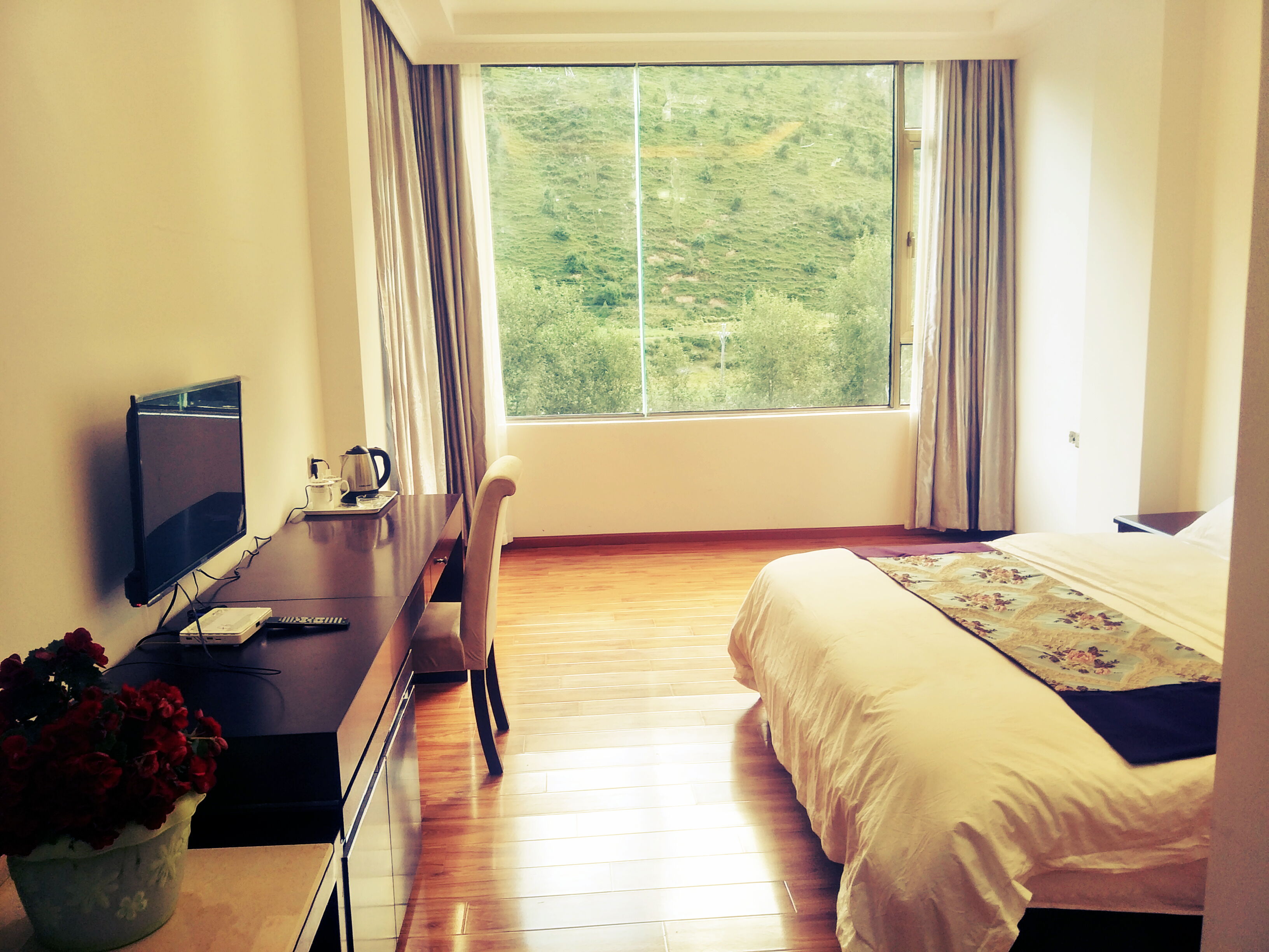 Seda Fuhong HotelKing-size bed room