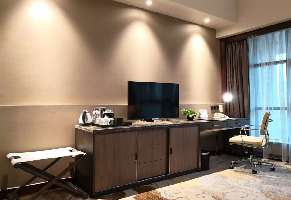 Pine City Hotel ShanghaiSuperior King With View