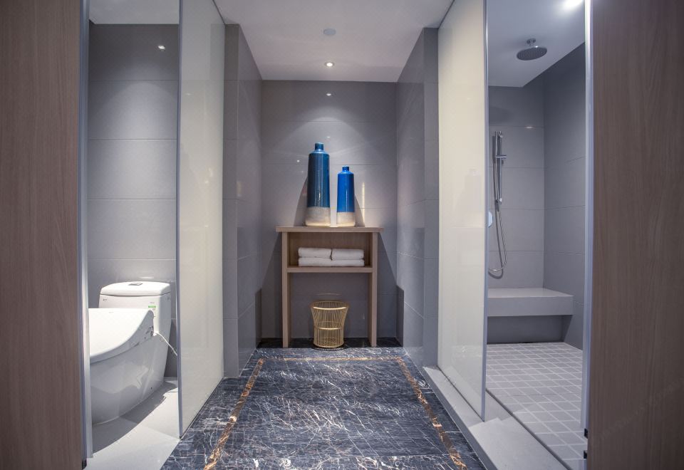 豪华大床房（超大空间+智能马桶）