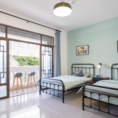 三卧一廳高級小別墅（5床房） 蕉葉民宿（三亞免税城店）優惠