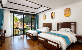 Qinglian Riverside Light Luxury Hostel