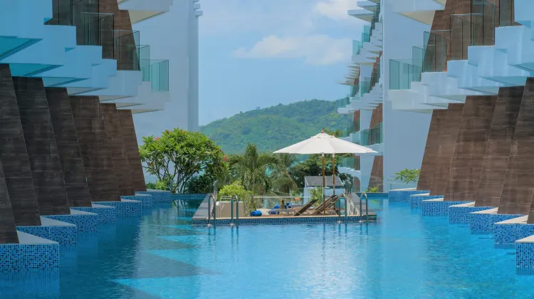 The Beachfront Hotel Phuket 外観