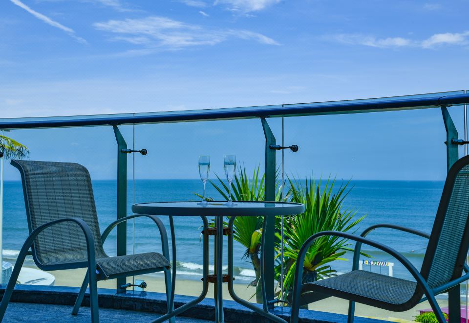 蝶型四房两厅别墅