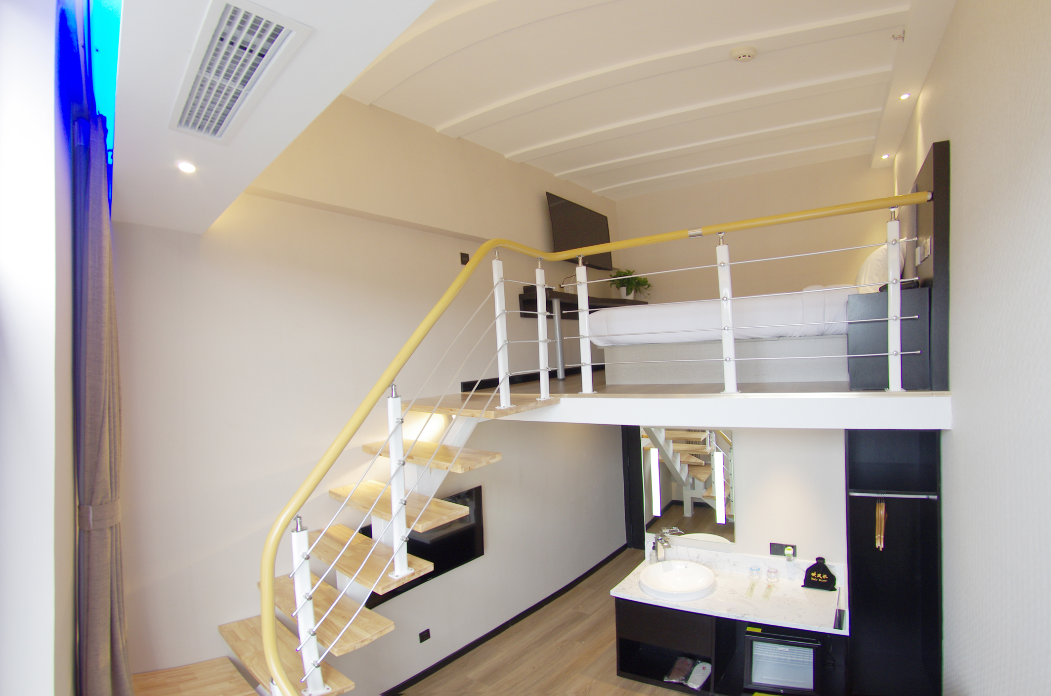 舒適loft大床房（小冰箱+茶包Coffee）