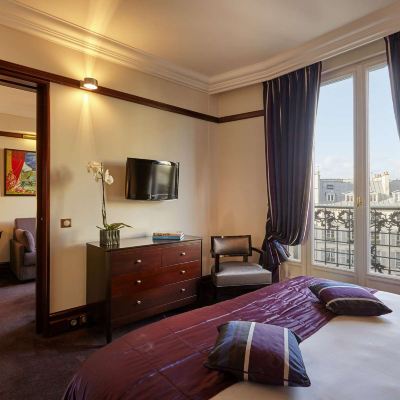 Junior Suite with Eiffel View