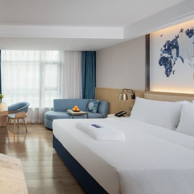 優享大床房【簡潔舒適&廣角視野—全景落地窗】 凱里亞德飯店（深圳龍華大浪商業中心店）優惠