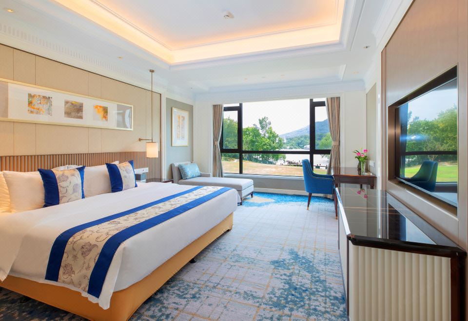 The Purple Palace NanjingZhongshan Building Lake-View Double Bed Room - Panoramic Lake And Mountain View