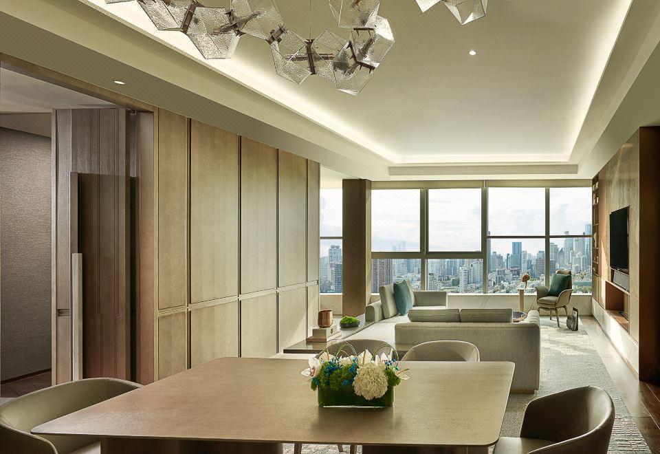 外交官套房-拥揽落日余晖与繁华都市美景