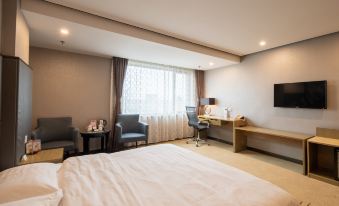 Holiday Jinxuan Hotel