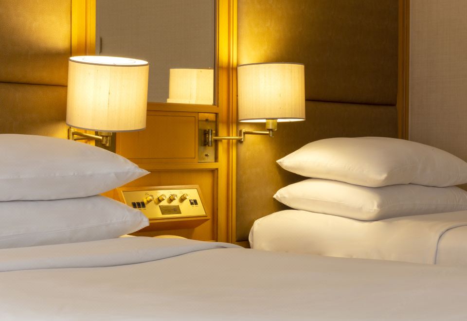 Renaissance Riverside Hotel SaigonR Club Twin Room