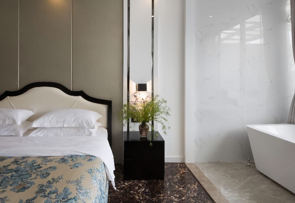 Miye Sea-view Holiday VillaUnparalleled Sea View Bath Balcony Room (180° Sea View + Marshall 3rd Gen Wireless Speaker + Xi Lai Men Deep Sleep Latex Pillow + Skin-Friendly Long Staple Cotton Linens + Smart Toilet + Tub)