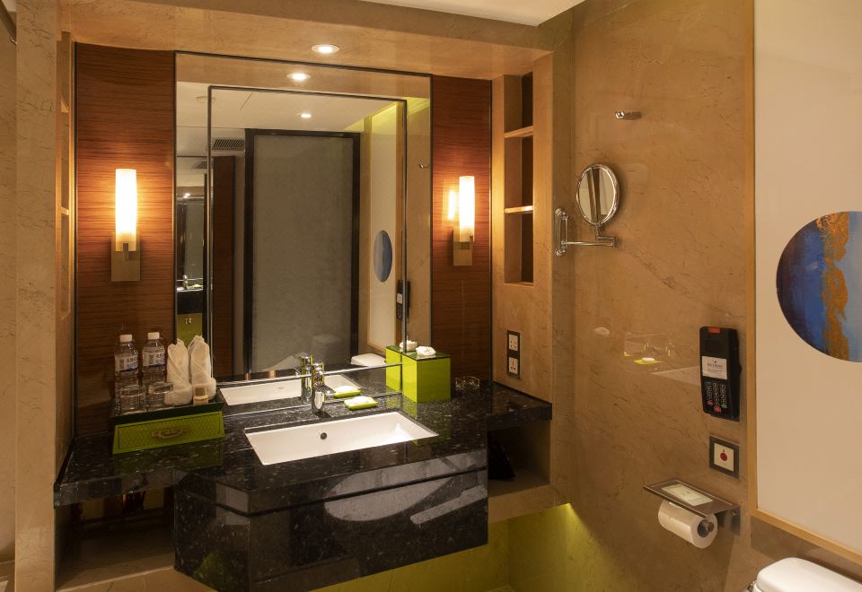 Xiamen Airlines Lakeside HotelBusiness City-view Double Room