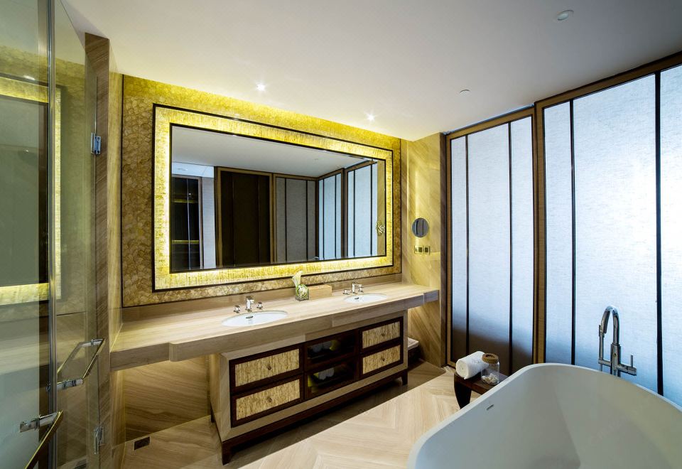 行政海景大床房-鲍罗万有