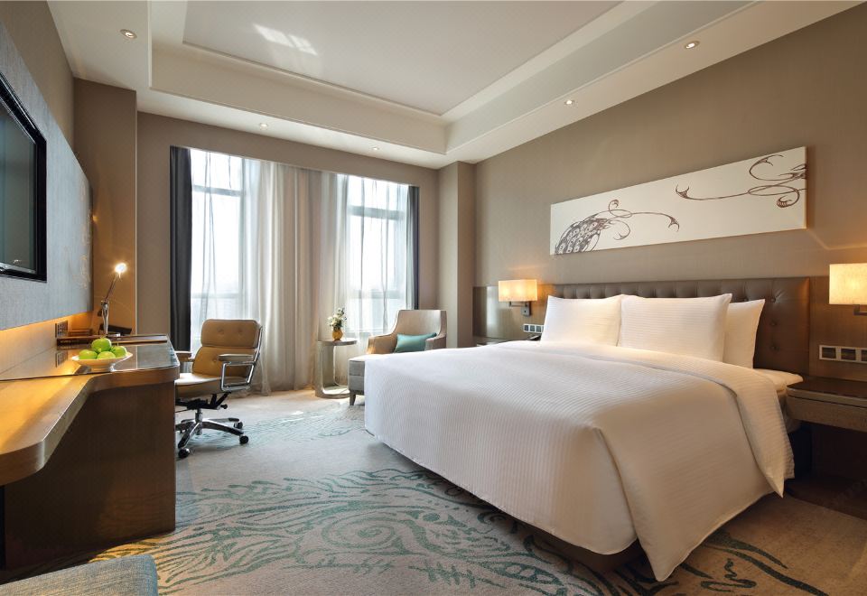 行政豪华大床房（舒适办公区+热带雨林沐浴+乾湿分离）