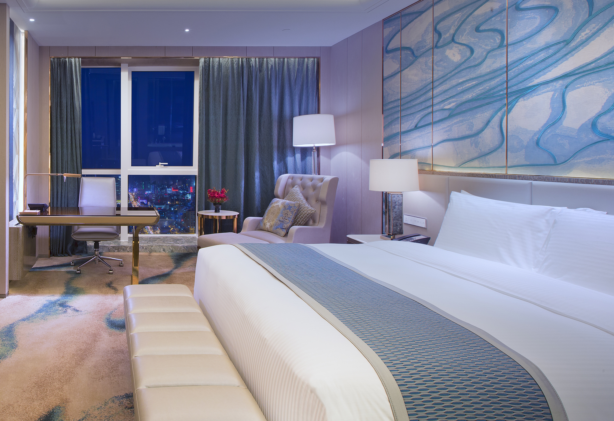 豪华大床房（繁华商业街景）