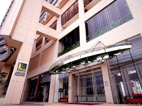 The hotel's main entrance features large windows that provide an outside view from inside at Winland 800 Hotel
