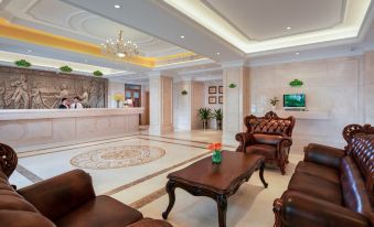 Vienna Hotel (Shenzhen Yantian Port Hong'anwei Metro Station)