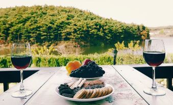Taean (Anmyeondo) the Nature and Lake Pension