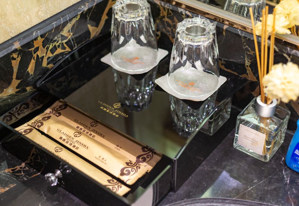 静雅双床房（电脑桌*迷你冰箱）