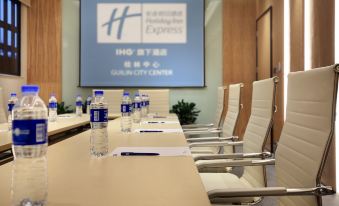 Guilin Holiday Inn Express (Two Rivers and Four Lakes East-West Lane)