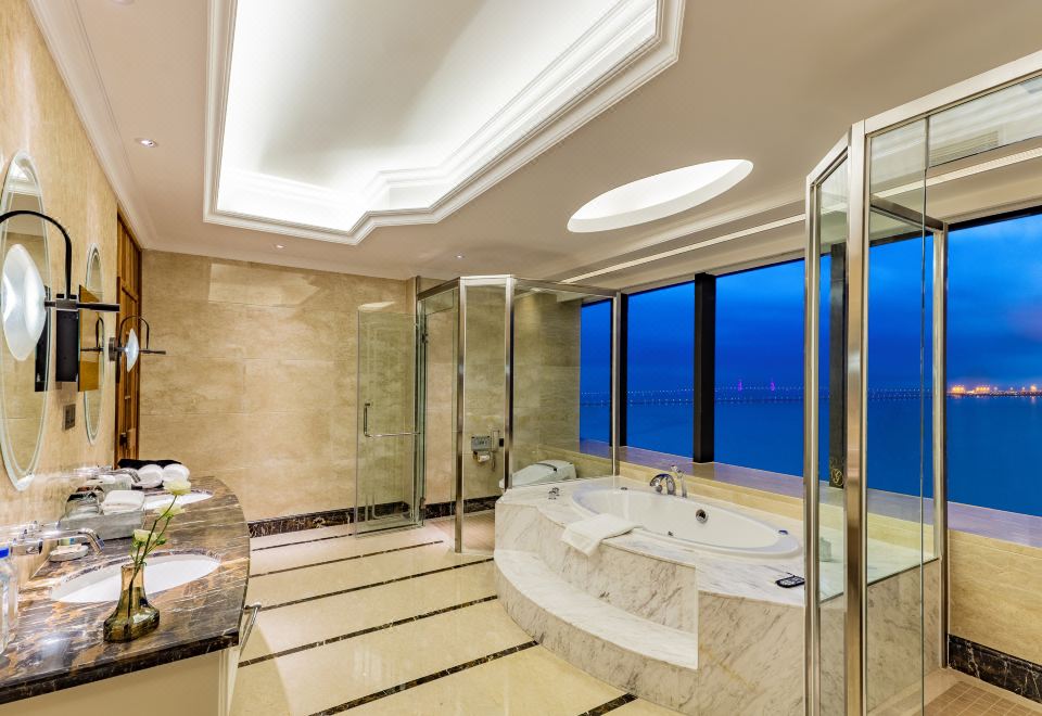 奢华双卧山海景套房