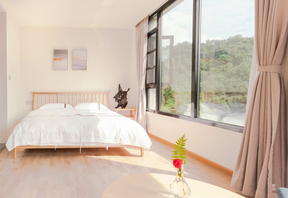 Firefly Sunrise Scenic Room