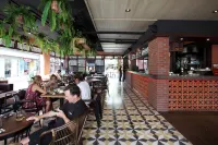 Rambuttri Village Inn & Plaza