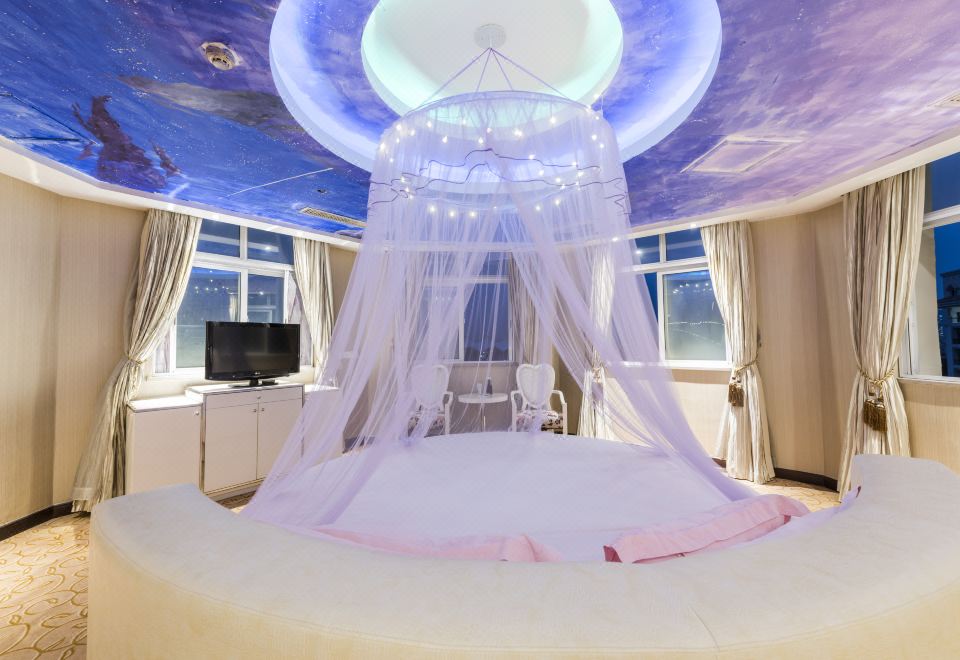 Honeymoon Themed Suite