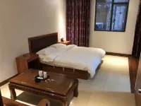 封開人人小三元ホテル