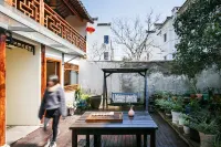 Qianshe Mengli Shuixiang Linhe Inn