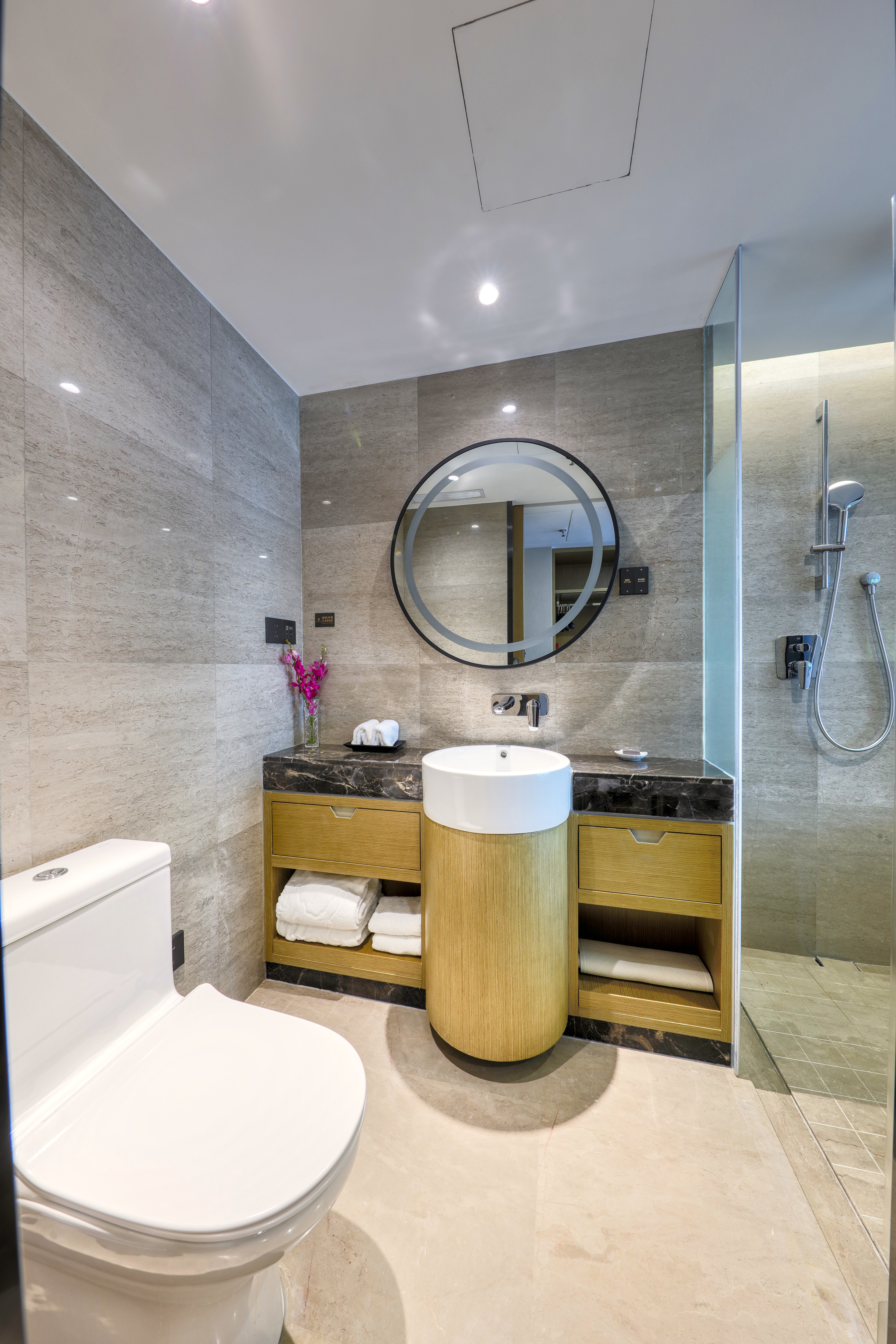 高级双床房「阔景通透观景窗+德国贝朗洁具+金可儿床垫」