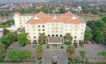 Pursat Riverside Hotel & Spa