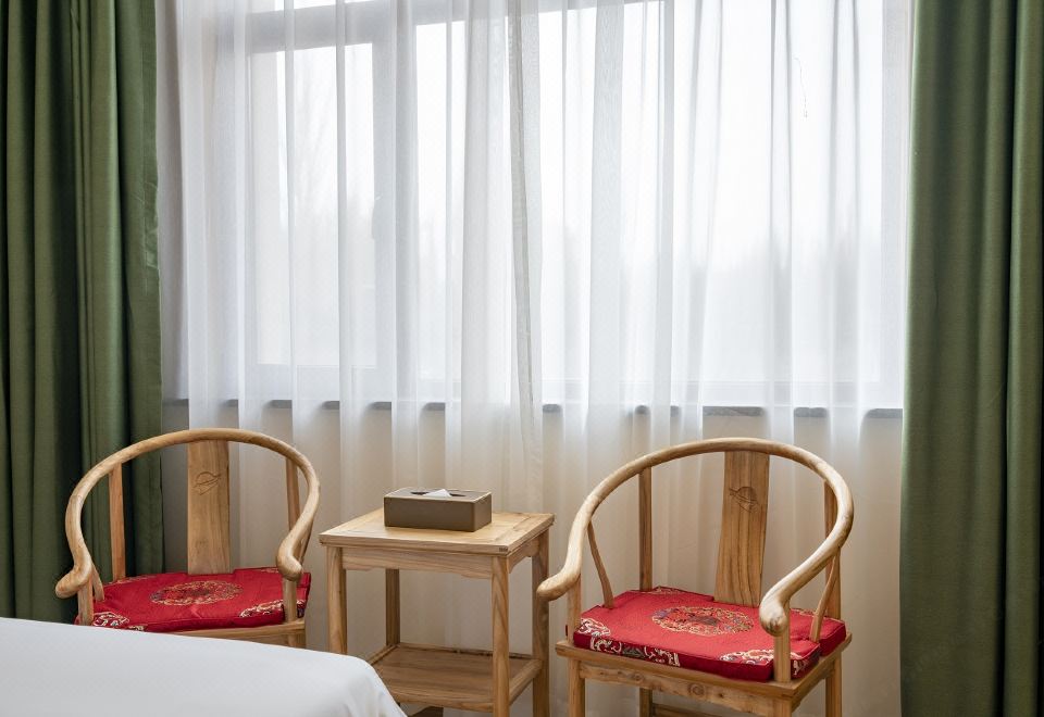 Tianhe Hotel DunhuangBuilding 5.6 Light Luxury Twin Room