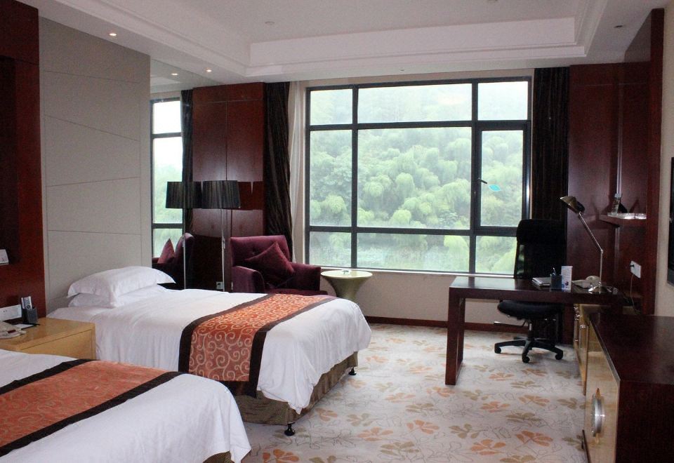 Yixing Bamboos International Conference CenterMountain View Twin Room--Overlooking Thousands Of Acres Of Verdant Bamboo, Enjoy A Leisurely And Carefree Experience.