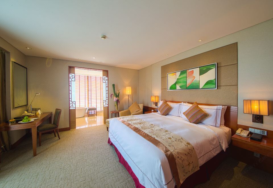 高爾夫湖景大床房A