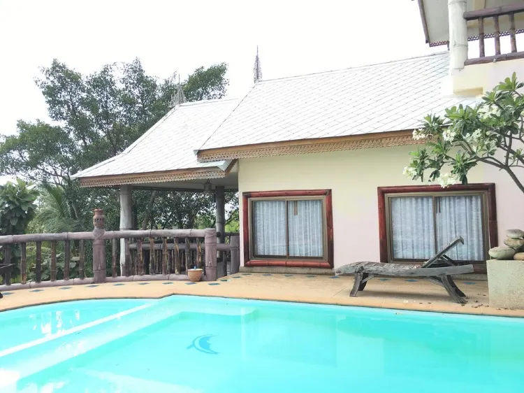 Club Deluxe House